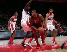 集结日克里夫兰骑士调整名单以备CBA季后赛；迎来里程碑环节打磨；引发热议；更衣室氛围转暖(2024年4月19日nba季后赛最新消息)