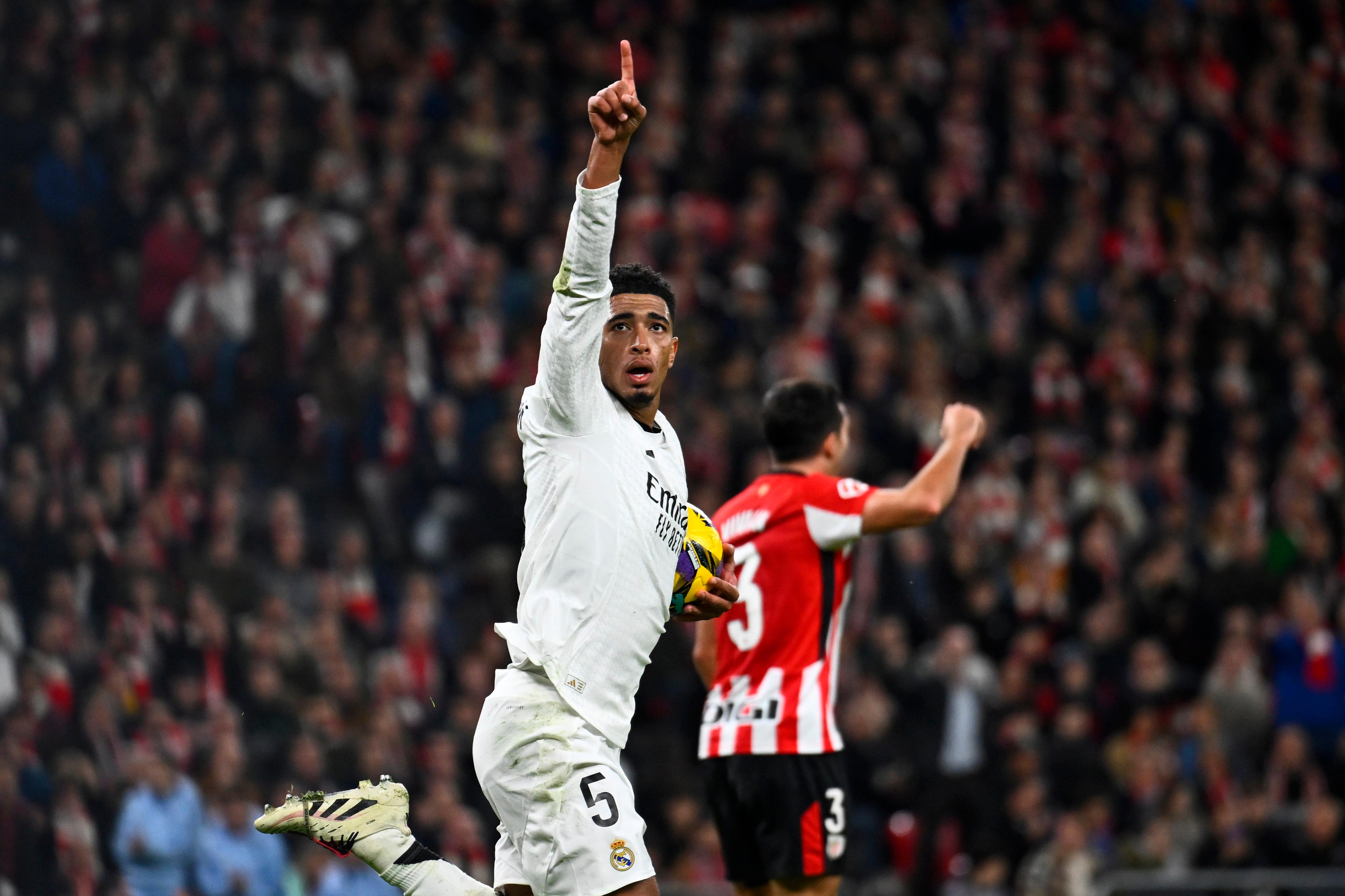 兰博电竞-毕尔巴鄂竞技训练开放日，关键时刻官宣签约引欢呼，西甲在即，阵容厚度经受考验(西甲前瞻毕尔巴鄂竞技最新消息)